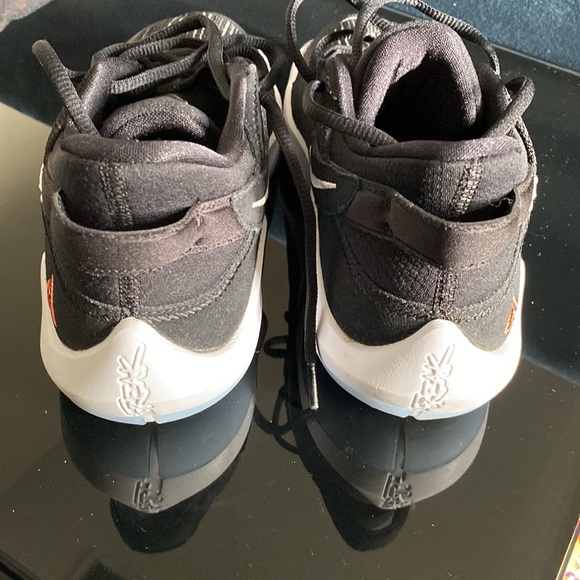 Black and White Nike - Picture 3 of 6